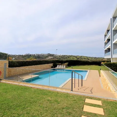 Prestige With Pool By Homing Apartment *