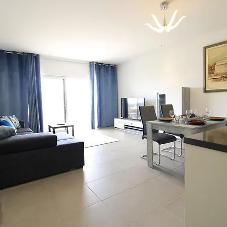 Prestige With Pool By Homing *