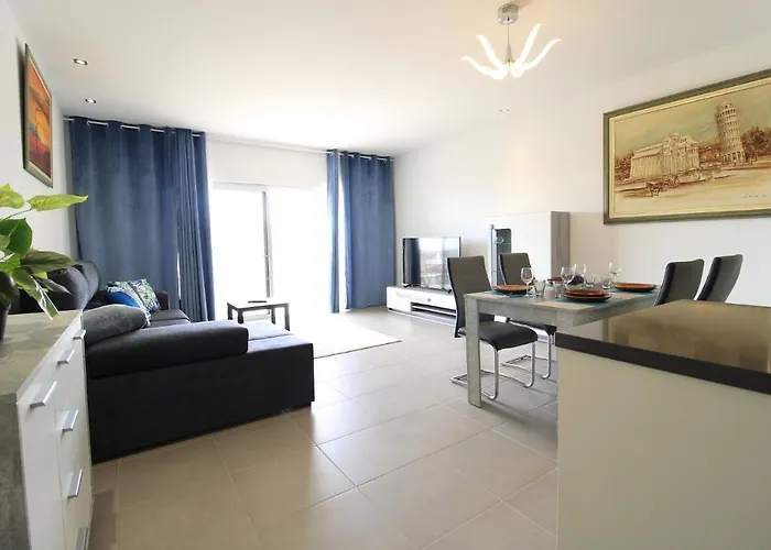 Prestige With Pool By Homing *